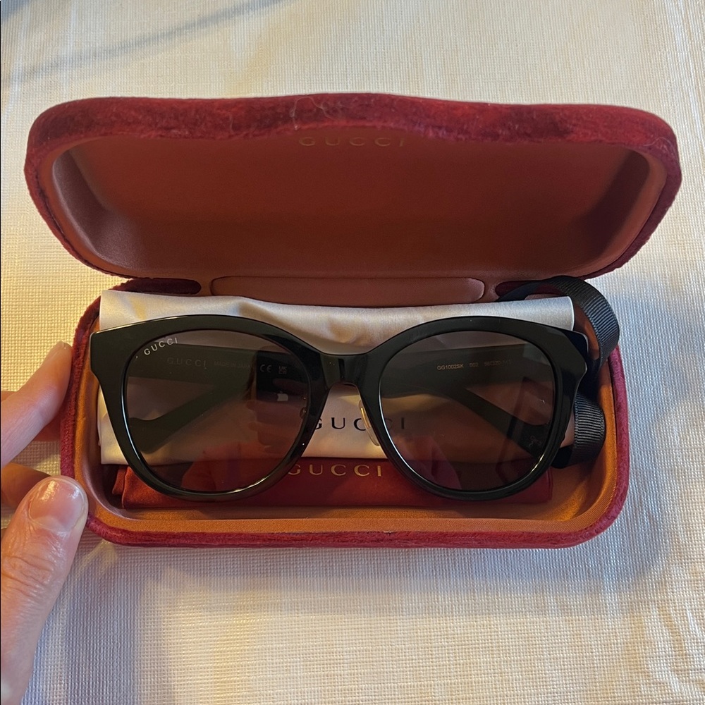 Gucci Sunglasses - Picture 10 of 10